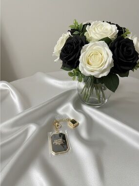 CHANEL Beauty - Première Funfair limited edition keychain